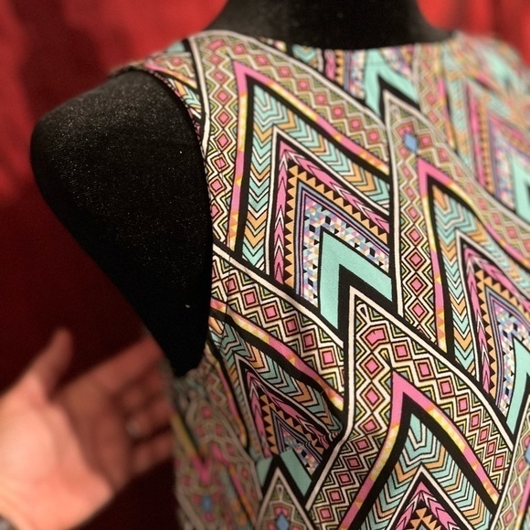 GBX Dress geometric Design - Picture 6 of 6